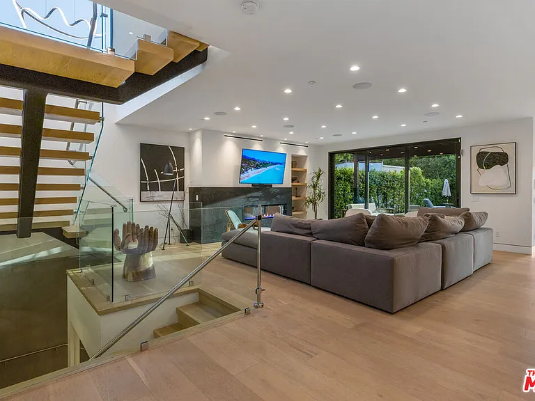 731 N Curson Ave — Photo 15