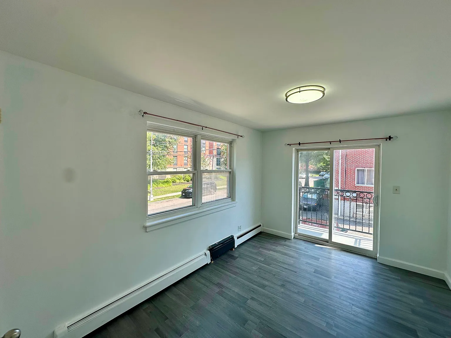 3 bed, 1000 sqft, $3,100 — Photo 2