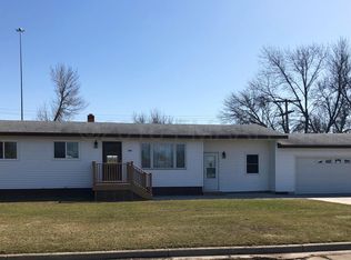 1049 Hanna Ave, Valley City, ND 58072