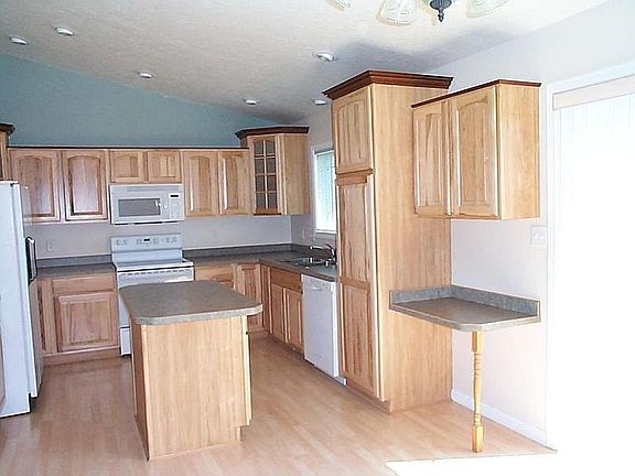 3rd image of 320 38th Ave NE