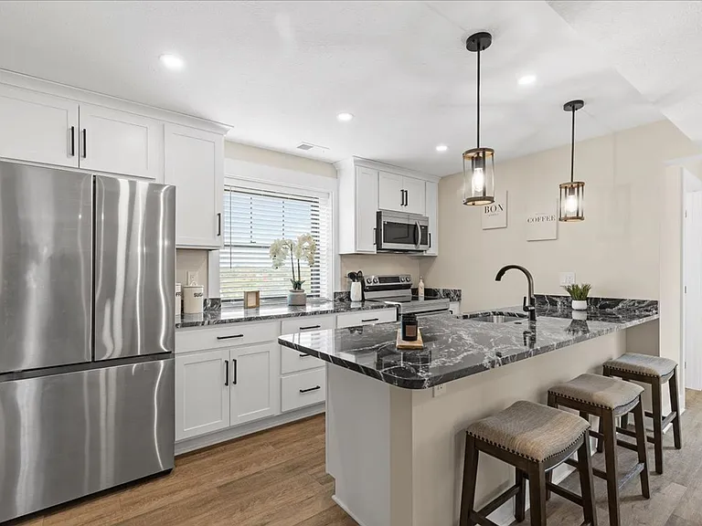 214 McCully St — Photo 4