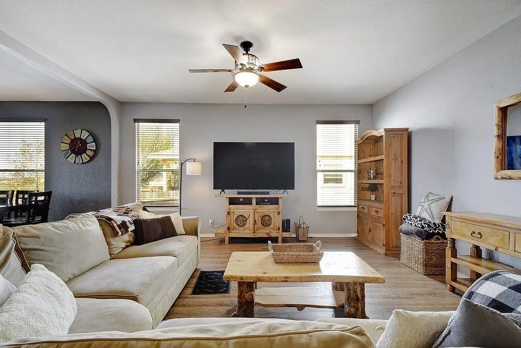 3 bed, 2.0 bath, 1581 sqft, $1,725 — Photo 3