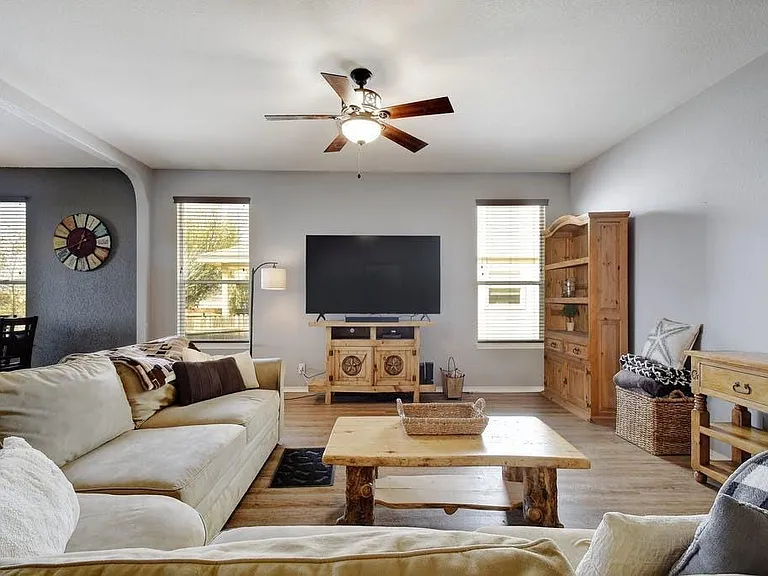 2234 Lakeline Dr — Photo 3