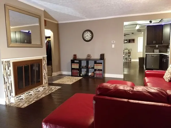 449 Woodmere Rd, Berea, OH 44017