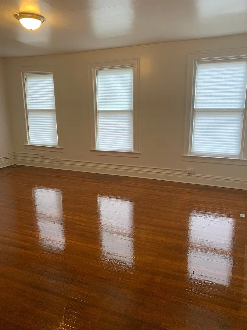 Available Now! Downtown York-Spacious 2 Bedroom/1 Bath, Laundry — Photo 2