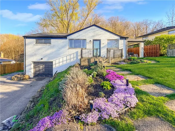 224 Herbst Rd, Coraopolis, PA 15108