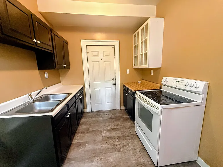 98 Westwood Ave — Photo 8
