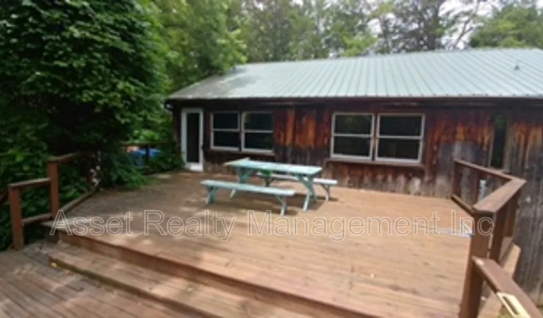 818 Deaderick Rd — Photo 3