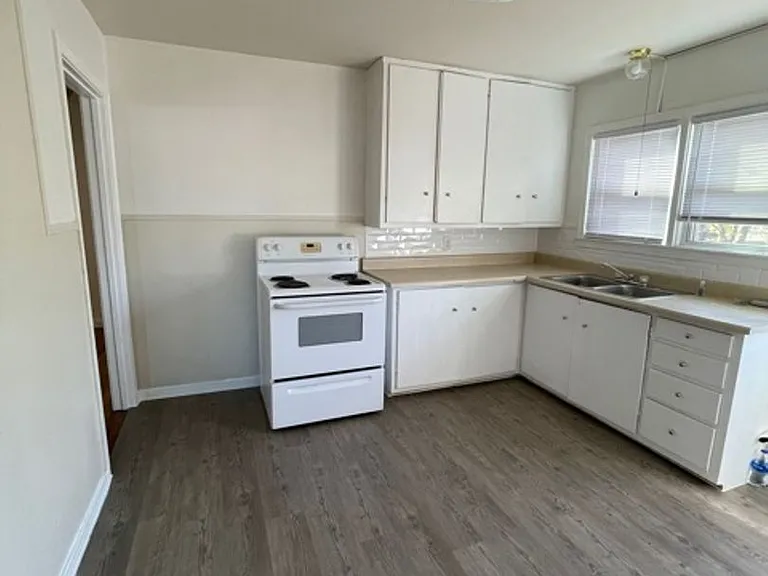 1726 McCracken St — Photo 4