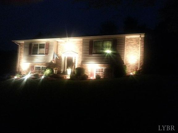 3rd image of 224 Maple Hills Dr