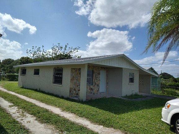 3rd image of 907 Avenue I Ct