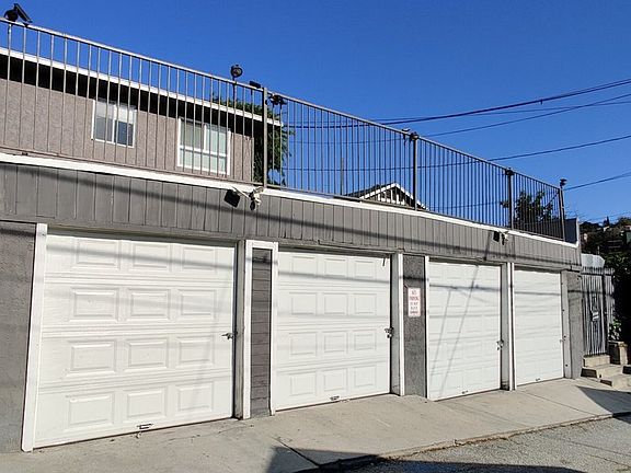 3rd image of 2727 Phelps Ave