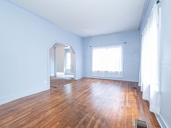 3rd image of 1214 W Block St