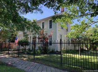 111 E Taylor St, Petersburg, IL 62675