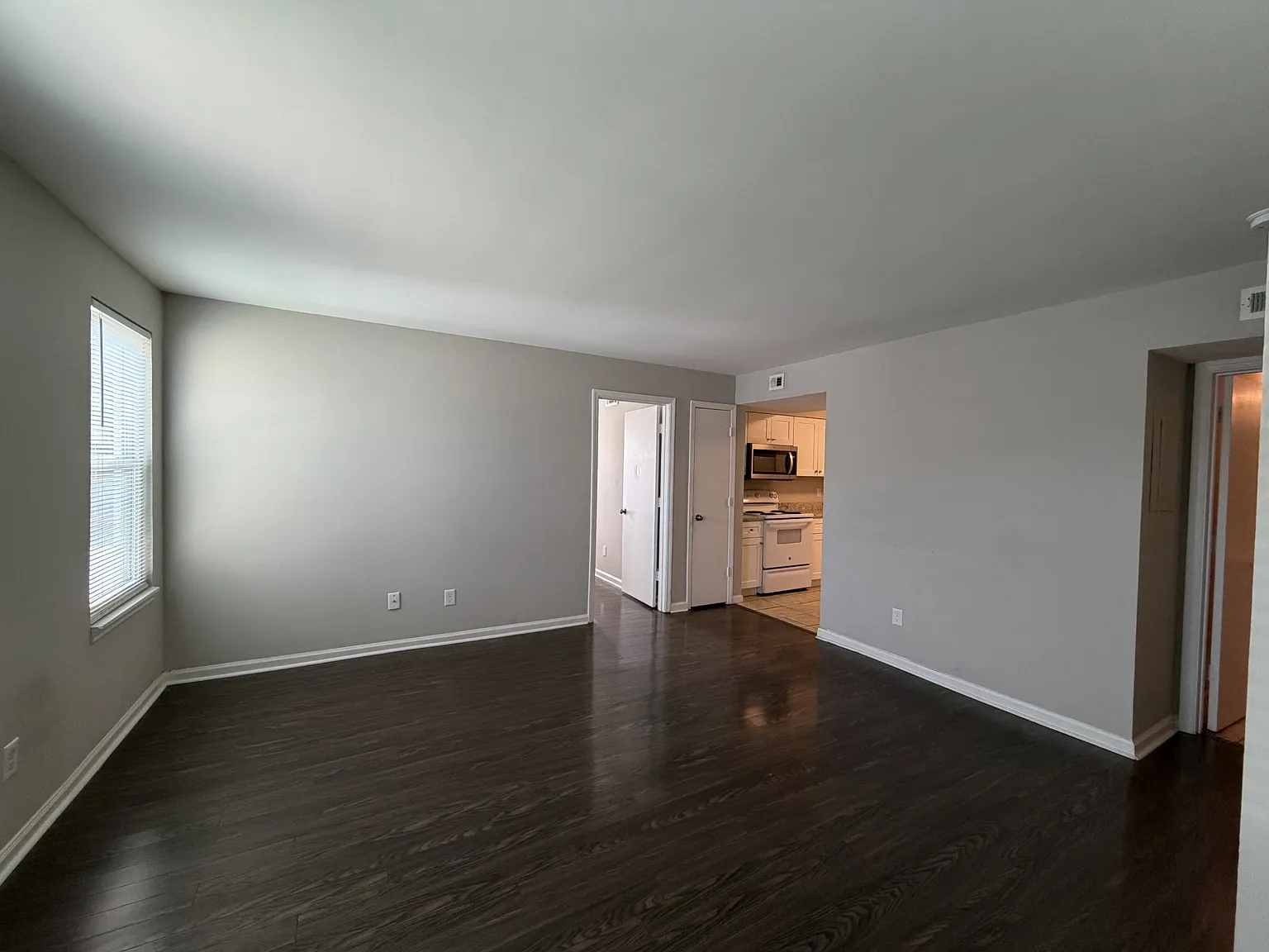 2 bed, 2.0 bath, 846 sqft, $1,500 — Photo 2