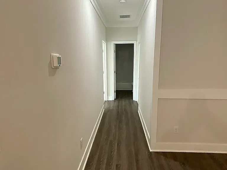 1 bed, 1600 sqft, $1,000 — Photo 3