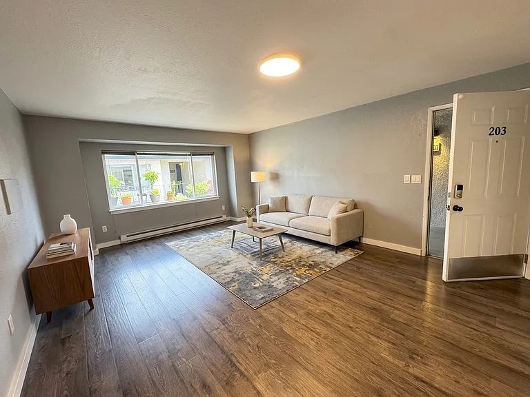 502 S Cloverdale St #202 — Photo 1