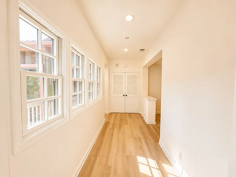 2545 Bungalow Pl — Photo 5
