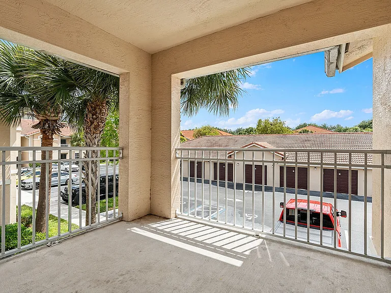 Palm Springs Apartments — Photo 26