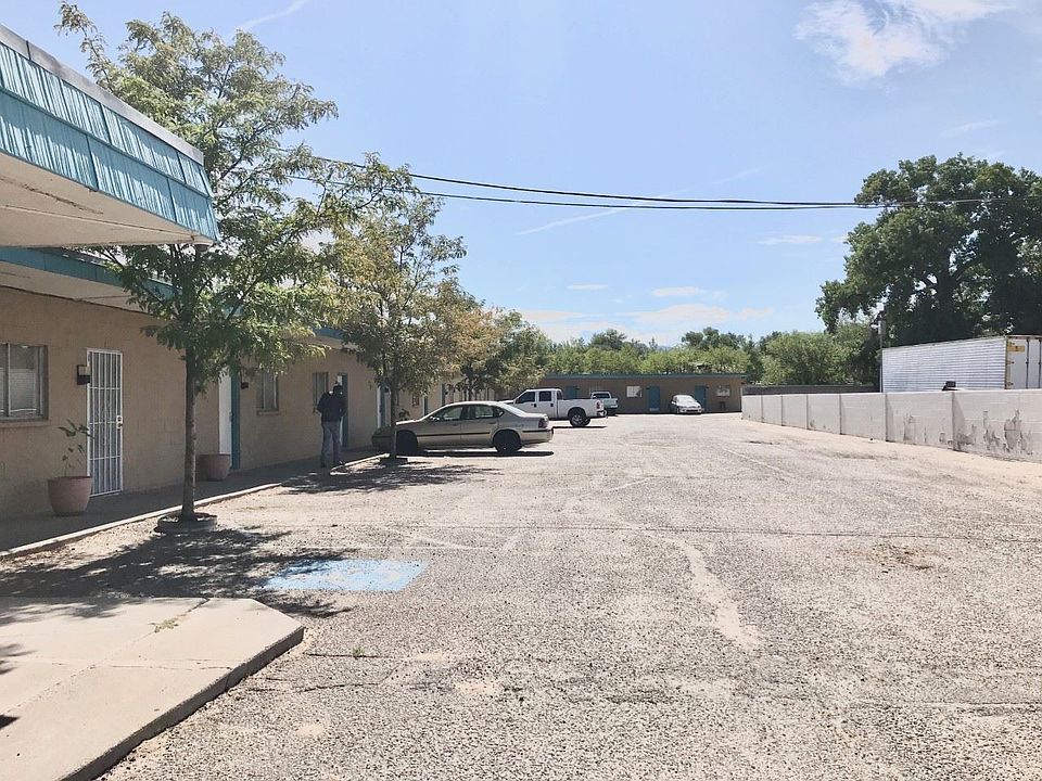 2nd image of 445 N Riverside Dr