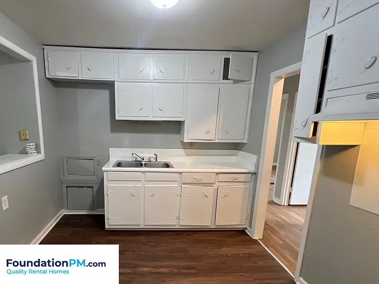1700 Dabbs Ave — Photo 5