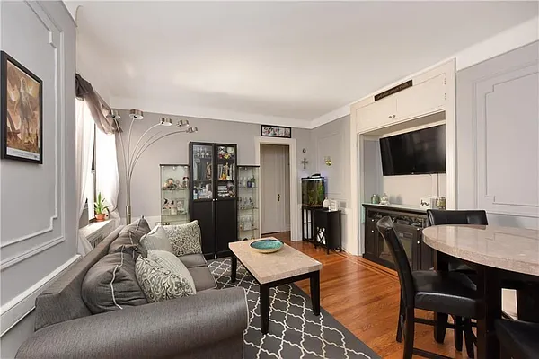 Sold by Remax Edge | media 15