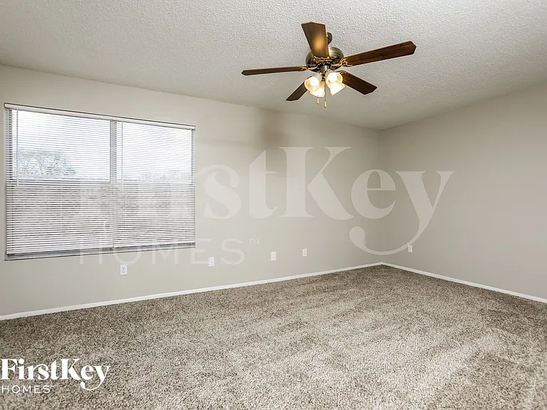 62 Abbey Hollow Dr — Photo 8
