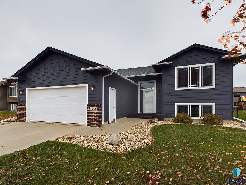 1st image of 1006 Honeysuckle Dr