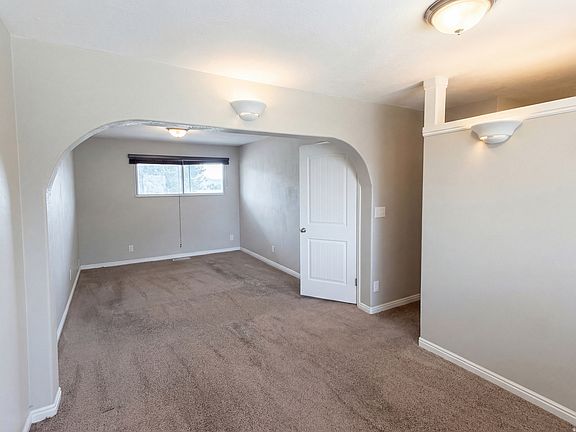 4th image of 750 W Gentile St