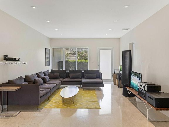 5th image of 9142 Dickens Ave