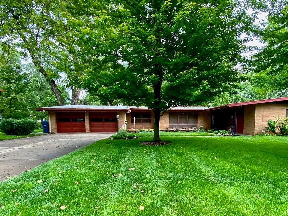 1st image of 5 Hillcrest Dr