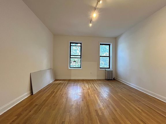 3rd image of 326 Saint Johns Pl APT 3B