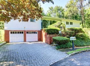 76 Lee Ct W, Great Neck, NY 11024