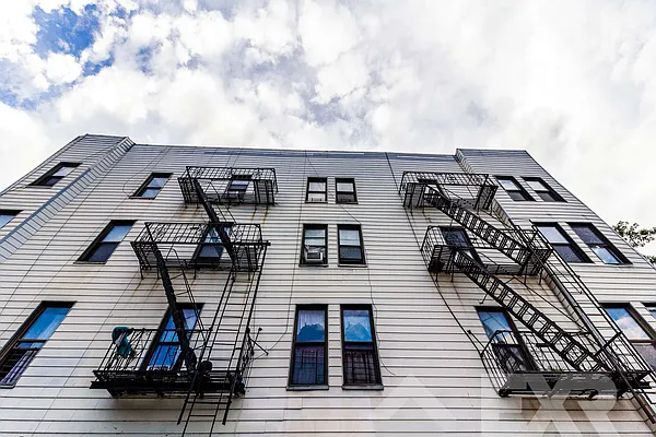 Rented by EXR | media 25