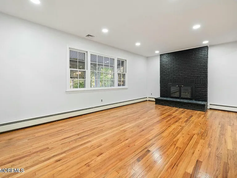 1025 Whittier Ave — Photo 7