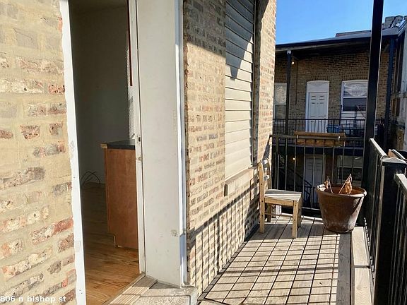 2nd image of 806 N Bishop St #1222