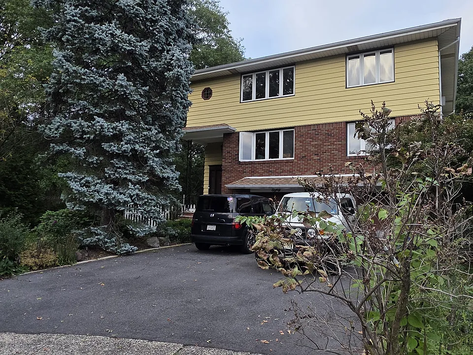 80 Walman Ave #2