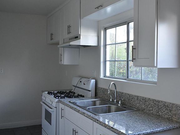 3rd image of 358 Magnolia Ave APT A