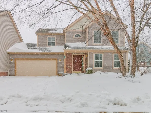 8697 Kingfisher Ln, Macedonia, OH 44056