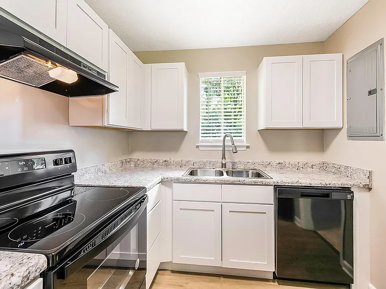 Pine Ridge Apartments — Photo 45