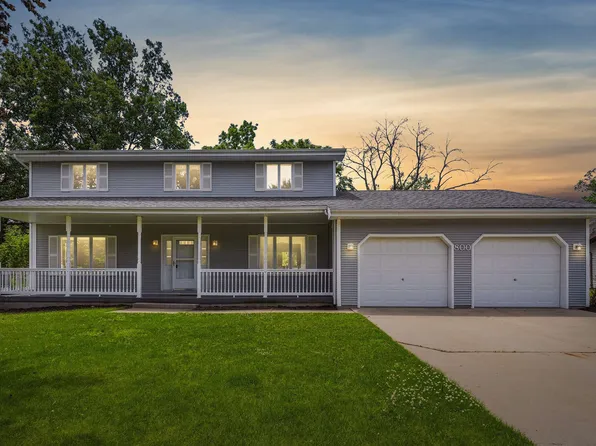 800 Tanglewood Dr, Manchester, IA 52057