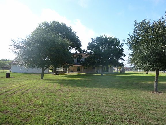 4th image of 1100 Cale Dr