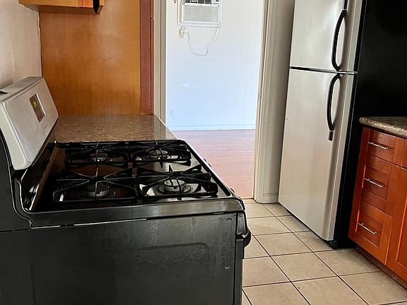 4th image of 1911 Selby Ave APT 5