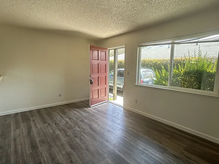 122 Blackburn St #1 — Photo 4