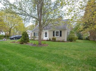 2 Woodfield Rd, Wellesley, MA 02482