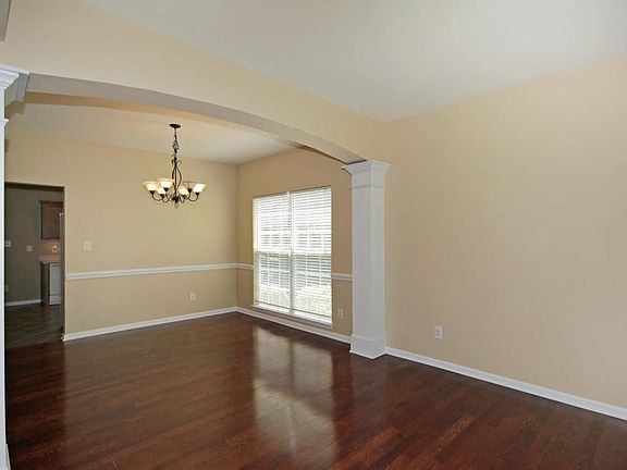 5th image of 143 Vance Crescent Dr