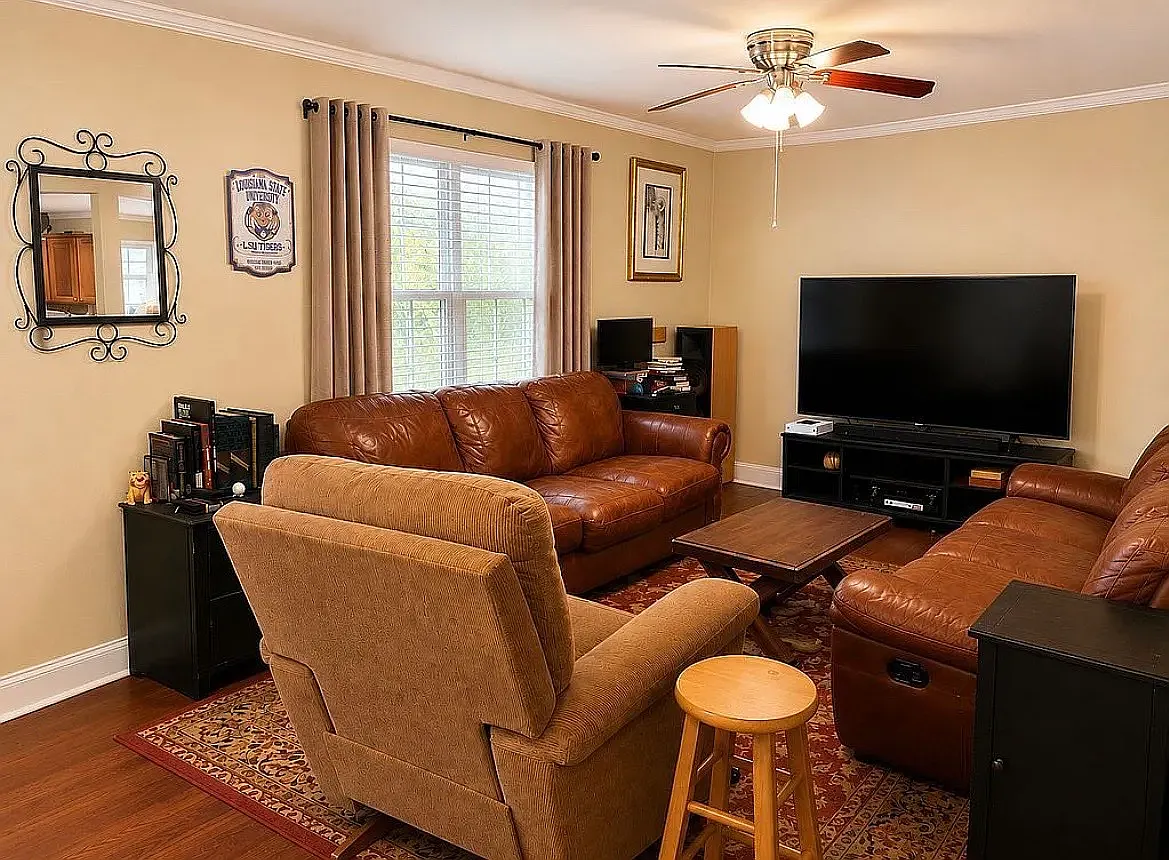 5 bed, 2000 sqft, $2,800 — Photo 4