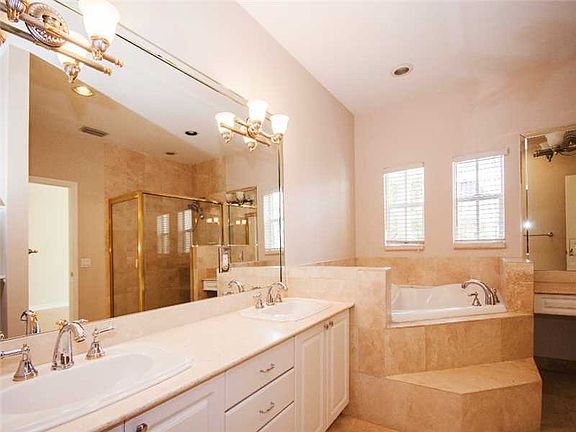 4th image of 18370 NE 30th Pl