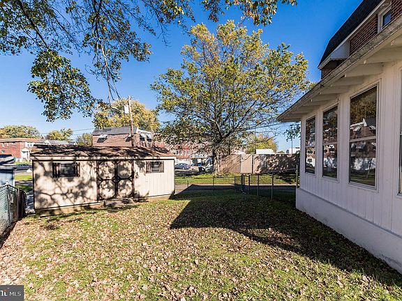 5th image of 1068 Glen Cir
