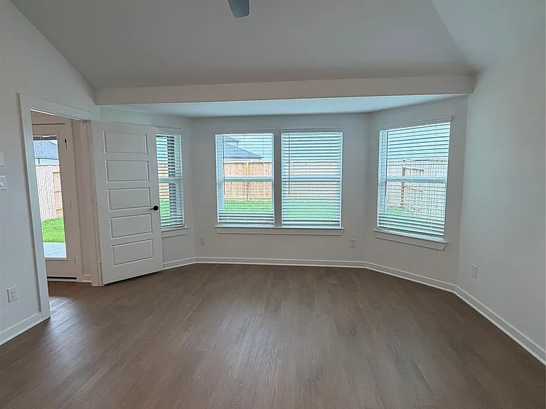 8123 Kay Harbor Dr — Photo 10